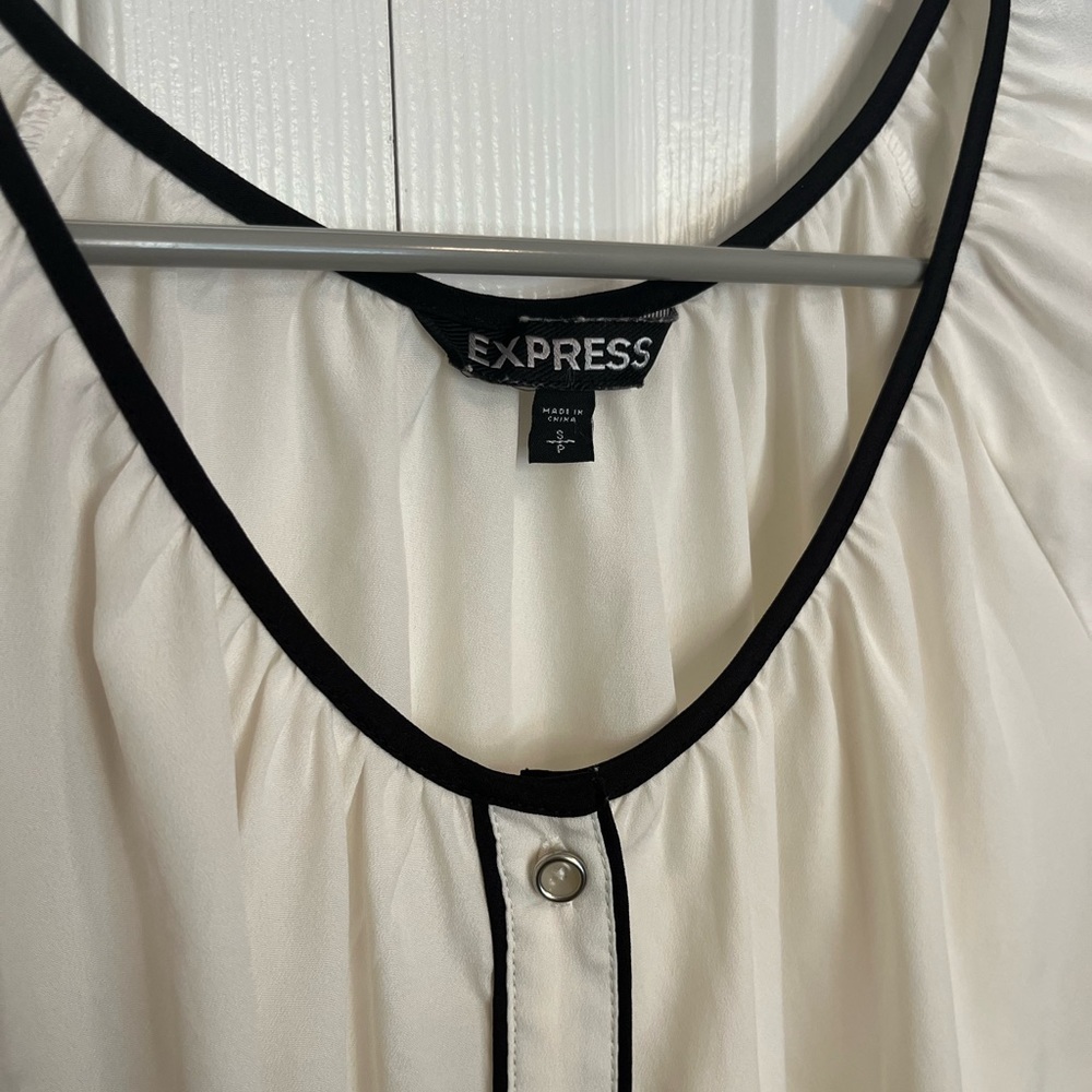 Express Women’s Off White w/ Black Trim Roll Up Tab Sleeve Blouse Button Down S - Picture 2 of 5